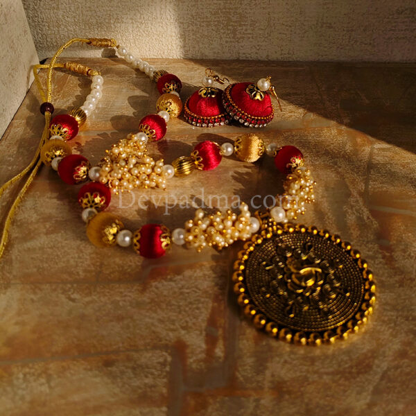 Royal Radiance Silk Thread Jewellery Set - Image 2